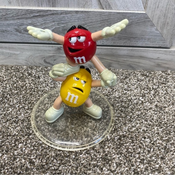 M&M Red Round Yellow Peanut Plastic Candy Dish Bowl PEDESTLE Sculpture Figurine - Picture 4 of 5